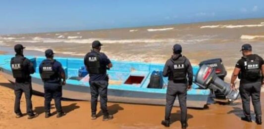 Localizan embarcación presuntamente vinculada al tráfico ilícito de drogas en La Retama