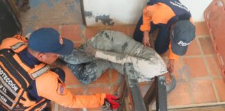 Coro| Hombre sufre politraumatismos tras caída de escalera