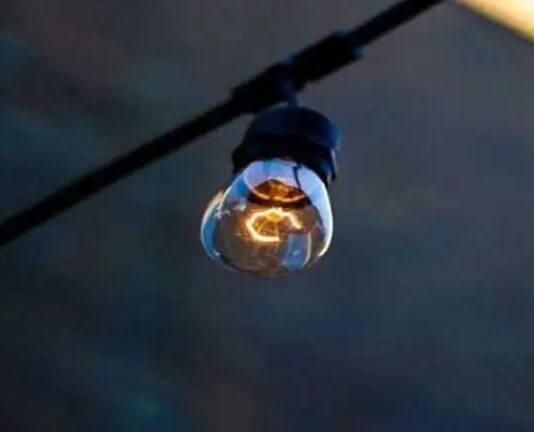 Reportan fluctuación eléctrica en varias zonas de Venezuela este 9 de enero