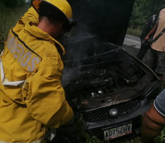 Fotos| Vehículo se incendió en Sanare