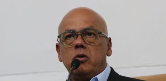 Jorge Rodríguez afirmó que «el petróleo antes solo beneficiaba a unos pocos corruptos que se decían rojos, rojitos»