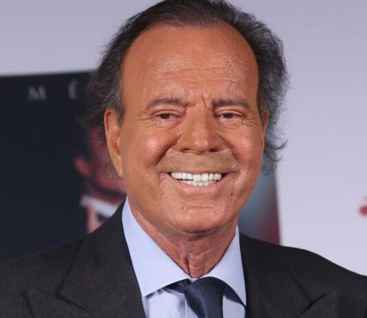 Julio Iglesias, acusado de agresión sexual por dos exempleadas Julio Iglesias acusado de agresión sexual por dos exempleadas