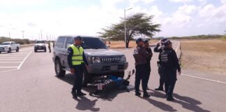 Los Taques| Moto colisionó con un vehículo y dejó un lesionado