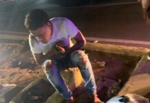 Motorizado esquivó un carro y se fue al pavimento