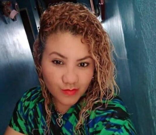 Su pareja le dio con un manubrio de bicicleta en la cabeza hasta causarle la muerte