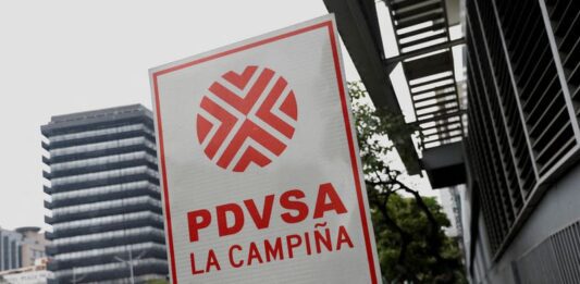 Venezuela comienza a reabrir pozos para recuperar producción de crudo