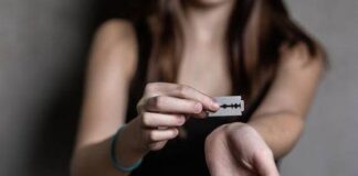 Mujer intentó quitarse la vida con una hojilla en Antiguo Aeropuerto