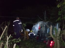 Dos lesionados dejó vuelco de vehículo en Tocópero