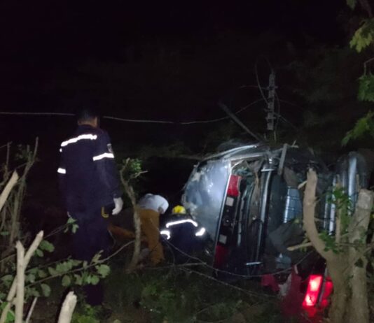 Dos lesionados dejó vuelco de vehículo en Tocópero