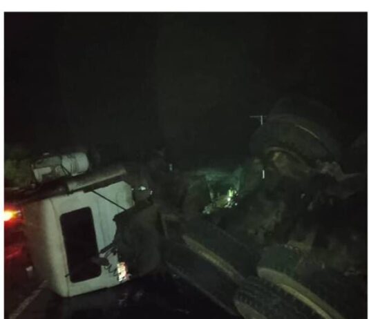 Municipio Piritu| Gandola cargada de cemento volcó la madrugada del #02ENE