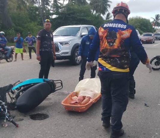 Tucacas| Vídeo| Adolescente perdió la vida en colisión de moto con camioneta