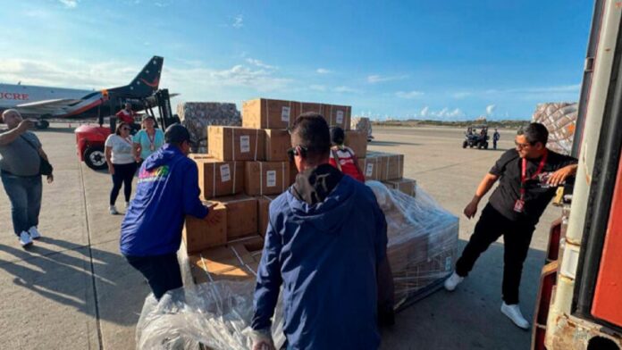 Llegó primer lote para reponer material para diálisis destruido