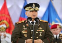 Padrino López: cambios en la FANB le dan «consistencia, coherencia y continuidad» El ministro de la Defensa, Vladimir Padrino, afirmó este jueves que los cambios recientes en la Fuerza Armada Nacional Bolivariana (FANB) tienen como propósito «darles continuidad a las políticas educativas» y también «la continuidad en el ejercicio del mando en todas las unidades operativas».