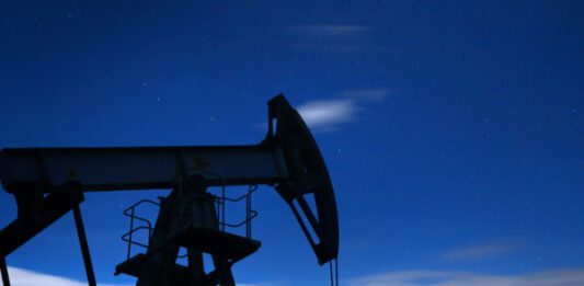 El petróleo podría bajar de 60 dólares este año El petróleo podría bajar de 60 dólares este año