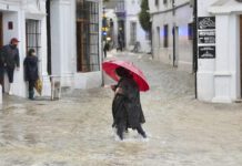Alerta roja en España: miles de desalojados y servicios paralizados por lluvias extraordinarias Alerta roja en España: miles de desalojados y servicios paralizados por lluvias extraordinarias