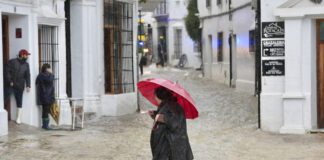 Alerta roja en España: miles de desalojados y servicios paralizados por lluvias extraordinarias Alerta roja en España: miles de desalojados y servicios paralizados por lluvias extraordinarias