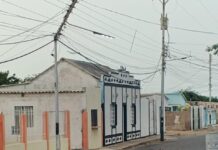 Carirubana| Cerrada calle Acosta de Punta Cardón ante riesgo de un poste a punto de caer