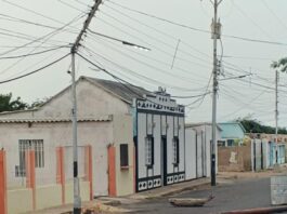 Carirubana| Cerrada calle Acosta de Punta Cardón ante riesgo de un poste a punto de caer