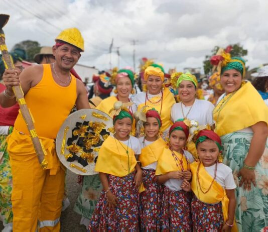 Municipio Falcón| Unidad Educativa Nacional Maestra Haydee del Carmen Dumont se lució en desfile de Carnaval