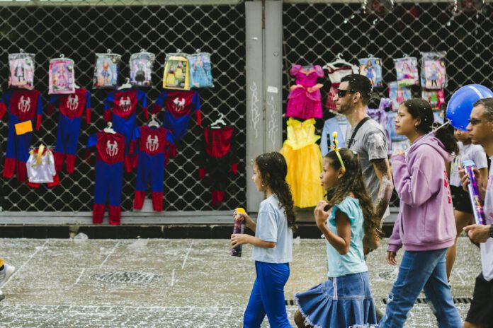 Carnaval 2026: Ministerio de Educación prohíbe exigir aportes económicos y disfraces costosos