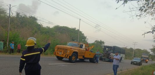 Tocópero| Choque entre colectivo y volteo dejó cuatro lesionados