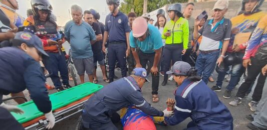 Coro| Colisión entre moto y vehículo dejó dos lesionados