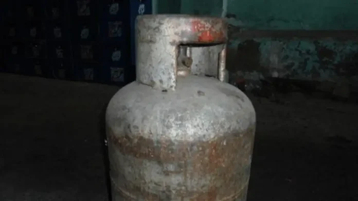 Coro | Iban a detenerlo y amenazó a la policía con hacer estallar una bombona de gas