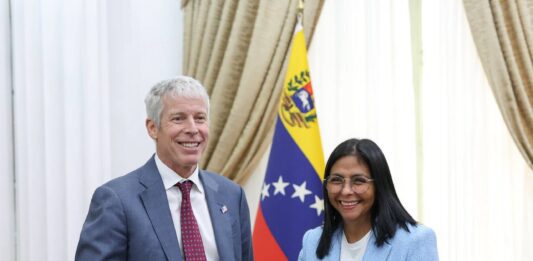 Delcy Rodríguez recibió al Secretario de Energía de EEUU en Miraflores para revisar agenda bilateral Delcy Rodríguez recibió al secretario de Energía de EEUU en Miraflores para revisar agenda bilateral