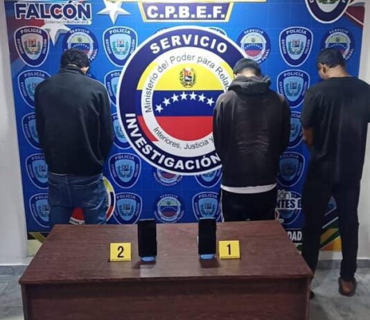 Coro| Detenidos tres sujetos por estafa y delito informático en estación de servicio