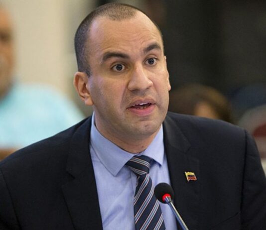 ¿Quién es Larry Devoe, el nuevo Fiscal General encargado?