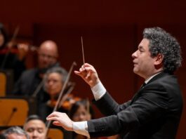 Gustavo Dudamel ganó dos Grammy por su trabajo en el álbum Yanga Gustavo Dudamel ganó dos Grammy por su trabajo en el álbum Yanga