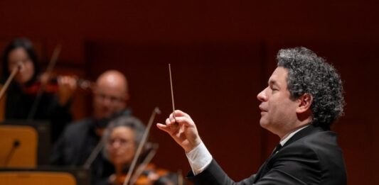 Gustavo Dudamel ganó dos Grammy por su trabajo en el álbum Yanga Gustavo Dudamel ganó dos Grammy por su trabajo en el álbum Yanga