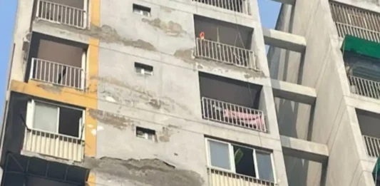 India | Hermanas saltan de un noveno piso porque les prohibieron el uso de sus celulares India | Hermanas saltan de un noveno piso porque les prohibieron el uso de sus celulares