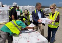 Encargada de Negocios de EEUU recibió en Maiquetía 65 toneladas de insumos médicos