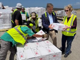 Encargada de Negocios de EEUU recibió en Maiquetía 65 toneladas de insumos médicos