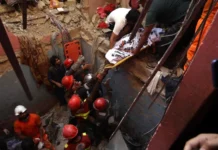 Pakistán | 16 muertos al derrumbarse un edificio tras una explosión Pakistán | 16 muertos al derrumbarse un edificio tras una explosión