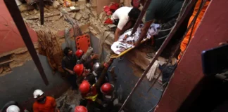 Pakistán | 16 muertos al derrumbarse un edificio tras una explosión Pakistán | 16 muertos al derrumbarse un edificio tras una explosión