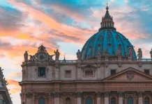 Raffaella Petrini: la mujer que ahora custodia los secretos mejor guardados del Vaticano Raffaella Petrini: la mujer que ahora custodia los secretos mejor guardados del Vaticano