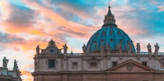 Raffaella Petrini: la mujer que ahora custodia los secretos mejor guardados del Vaticano Raffaella Petrini: la mujer que ahora custodia los secretos mejor guardados del Vaticano