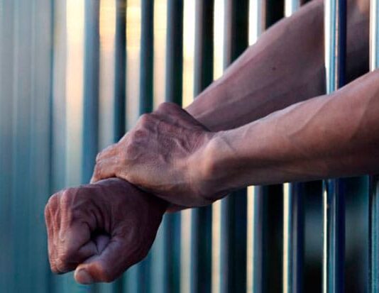 Apuñaló a un taxista para tratar de robarle el carro