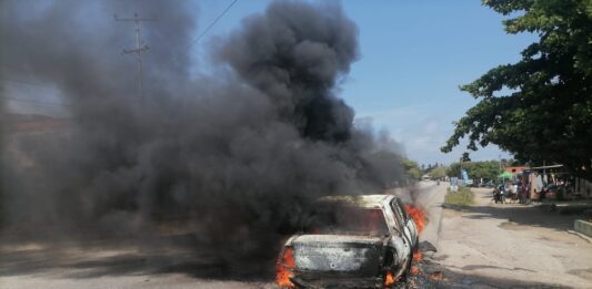 Boca de Aroa| Vehículo ardió en llamas