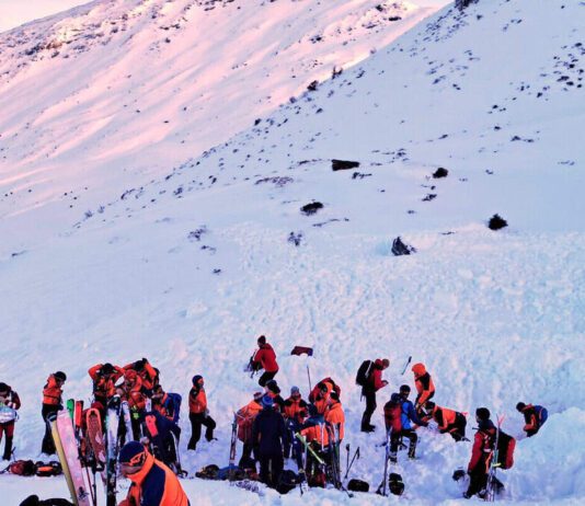 EEUU: hallan 8 de los 9 cuerpos de esquiadores desaparecidos en California EEUU: hallan 8 de los 9 cuerpos de esquiadores desaparecidos en California