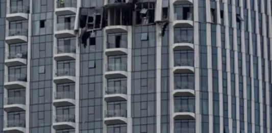 Alarma en Dubái tras ataque de Irán: dron impacta contra edificio Alarma en Dubái tras ataque de Irán: dron impacta contra edificio