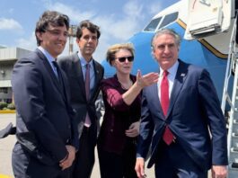 Arribó a Venezuela el Secretario del Interior de EEUU, Doug Burgum Arribó a Venezuela el Secretario del Interior de EEUU, Doug Burgum