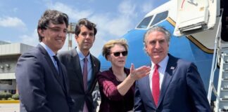 Arribó a Venezuela el Secretario del Interior de EEUU, Doug Burgum Arribó a Venezuela el Secretario del Interior de EEUU, Doug Burgum