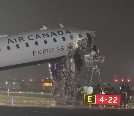 Avión de Air Canada sufrió colisión durante aterrizaje y dejó dos muertos Avión de Air Canada sufrió colisión durante aterrizaje y dejó dos muertos
