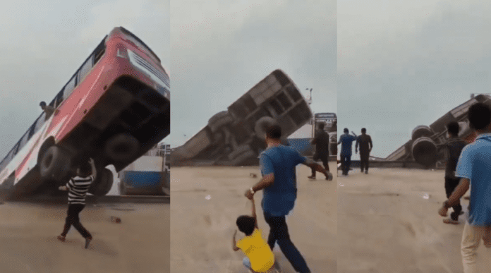 Bangladesh: múltiples muertos tras caída de un autobús en el río Padma