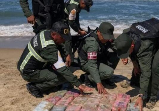 Incautan 22 panelas de cocaína