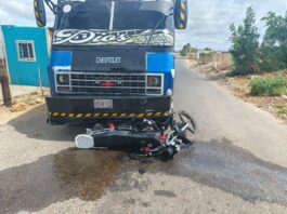 Los Taques| Colisión entre buseta y moto dejó un lesionado