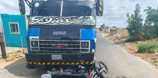 Los Taques| Colisión entre buseta y moto dejó un lesionado